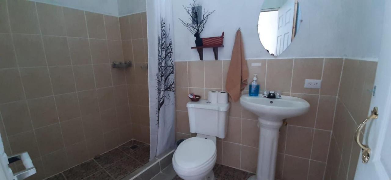 Apartamento Casa Zoila Hospedaje Frente Al Lago Lakefront Lodging Flores Exterior foto