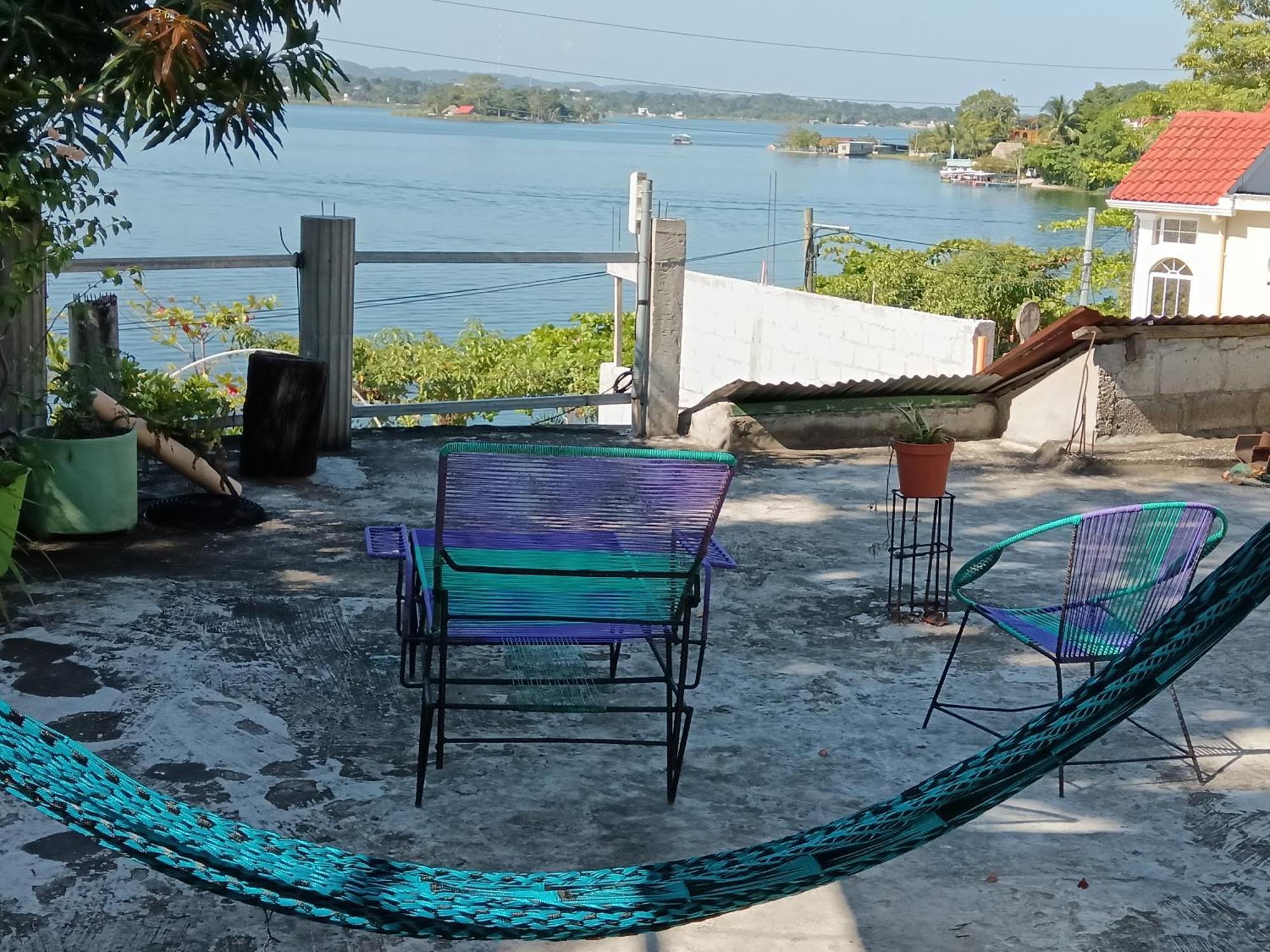 Apartamento Casa Zoila Hospedaje Frente Al Lago Lakefront Lodging Flores Exterior foto