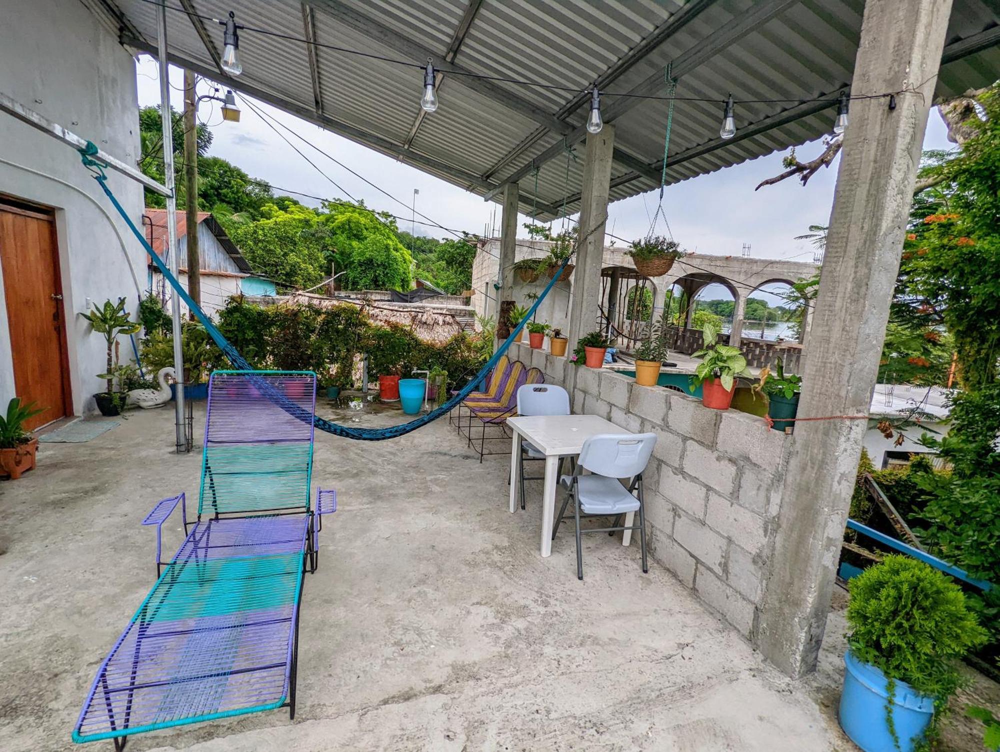 Apartamento Casa Zoila Hospedaje Frente Al Lago Lakefront Lodging Flores Exterior foto